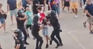 الاعتداء على جمهور برشلونة في التشي