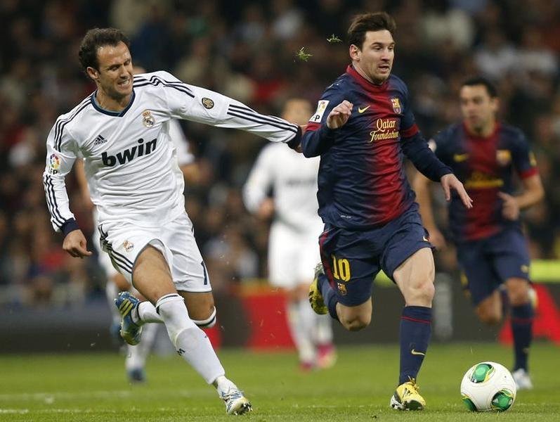 اعتراف من قلب ريال مدريد "كنا نتجاوز حدود التوتر في الكلاسيكو" 1 ميسي و ريكاردو كارفاليو