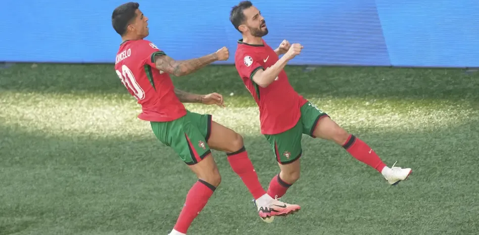 صديقان منذ المراهقة.. واليوم عدوان في الكلاسيكو 1 جواو كانسيلو و بيرناردو سيلفا