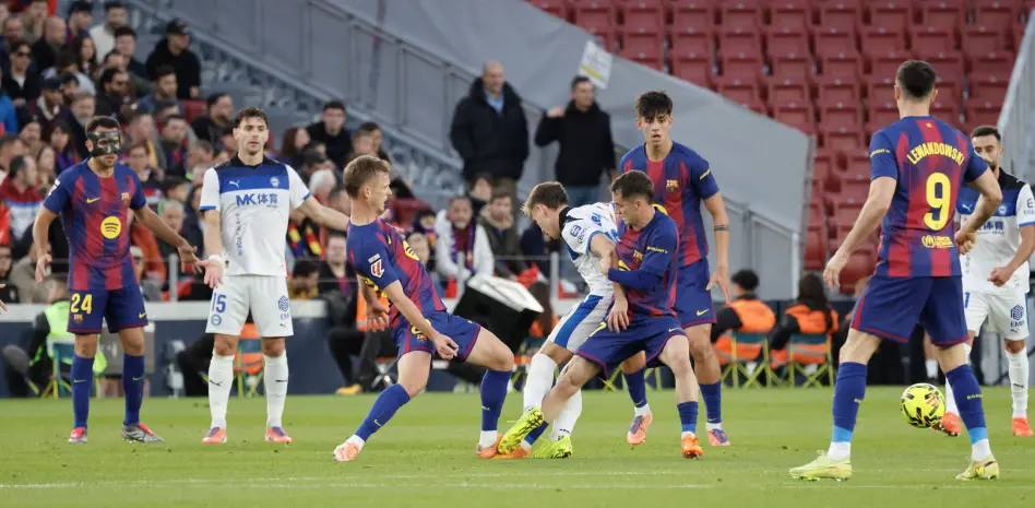 برشلونة ضد ألافيس.. أرقام تدعم عودة الفريق للانتصارات 1 أولمو وكاسادو ضد ألافيس