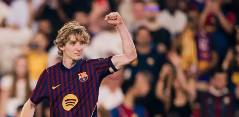 غوردون بتصميم قميص برشلونة للموسم القادم