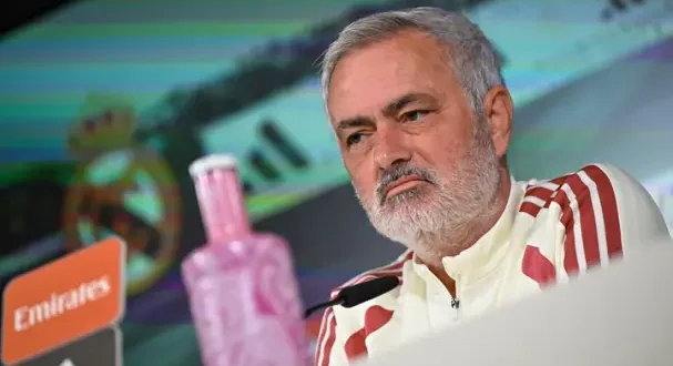 ذاكرة USB مورينيو كادت تقلب تاريخ برشلونة رأسًا على عقب 1 مورينيو